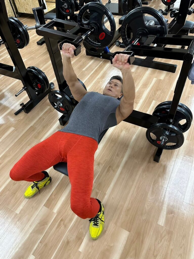 鍛錬マッスルライン ベンチマシン